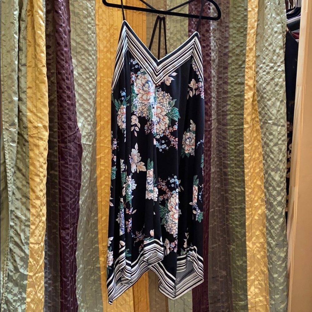 Maurice’s handkerchief dress black Floral sz 0 Xxl